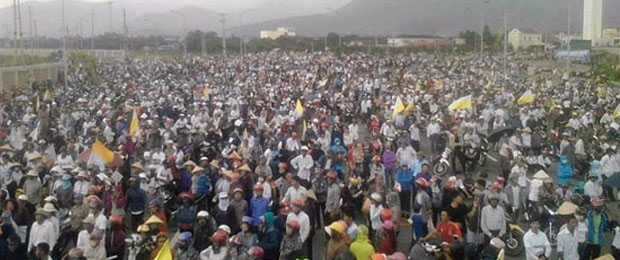 Vietnam : Six mois après l’hécatombe de poissons, mobilisation contre l’inaction des autorités