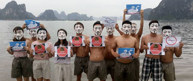 Les vietnamiens continuent de demander justice un an après le rejets des déchets toxiques causant la mort massive de poissons