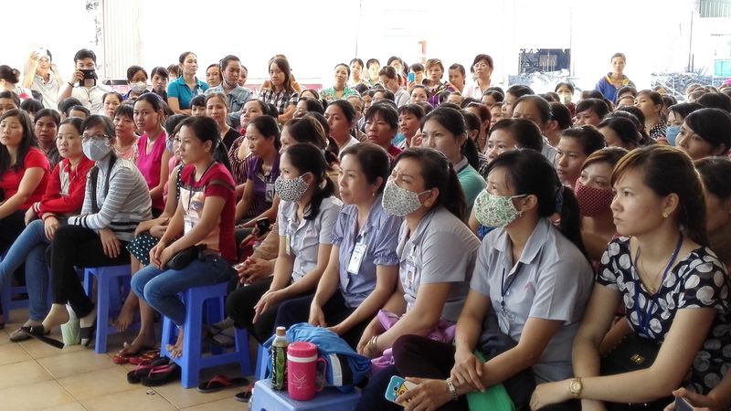 2000 công nhân của Công ty TNHH Yupoong Việt Nam bị mất việc tháng 11/2015. Ảnh: Internet