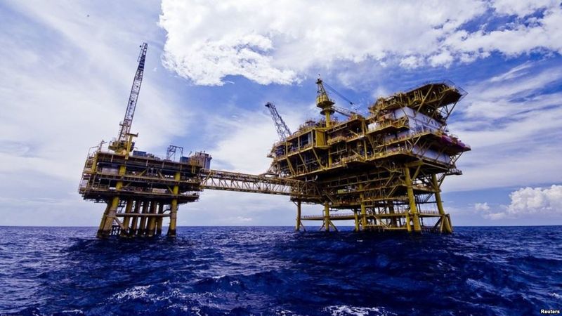 Dàn khoan dầu của PetroVietnam trên biển Đông. PetroVietnam nói những diễn biến phức tạp (trên biển Đông) sẽ ảnh hưởng đến việc kêu gọi các nhà đầu tư nước ngoài" tới Việt Nam. Ảnh: Reuters