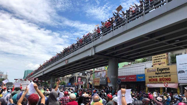 Người dân Sài Gòn biểu tình phản đối Dự luật đặc khu hôm 10-6-2018. Địa điểm: Vòng xoay Lăng Cha Cả, Công viên Hoàng Văn Thụ. Ảnh: Facebook