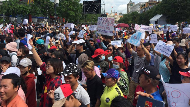 Người dân Sài Gòn biểu tình phản đối Dự luật đặc khu và An ninh mạng ngày 10 tháng Sáu, 2018. Ảnh: FB Lê Nguyễn Hương Trà