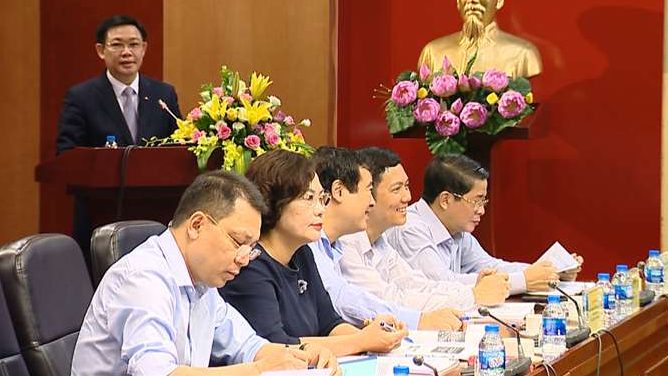 Ông Vương Đình Huệ, Phó Thủ tường CSVN, phát biểu tại hội thảo "Nền tảng cho tăng trưởng nhanh và bền vững trong bối cảnh mới ở Việt Nam" do Viện Hàn lâm Khoa học xã hội tổ chức hôm 10/6/2018. Ảnh: Truyền hình Sóc Trăng