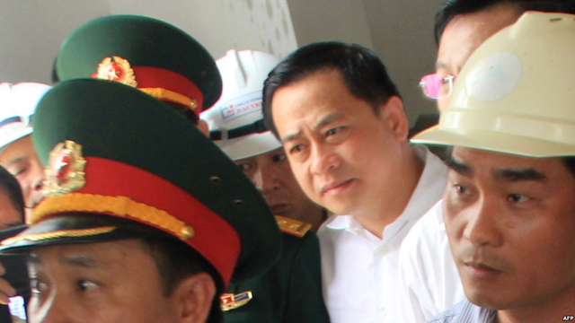 Vũ "nhôm" (áo trắng) tại Đà Nẵng, tháng Tư, 2016. Ảnh: AP