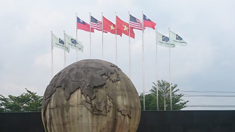 Lá cờ Đài Loan phấp phới trước cổng công ty Kaiser ở Bình Dương, Việt Nam. Ảnh: CNA