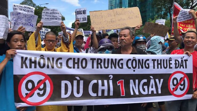 Người dân Sài Gòn biểu tình phản đối Dự Luật Đặc Khu hôm 10/6/2018. Ảnh: RFA