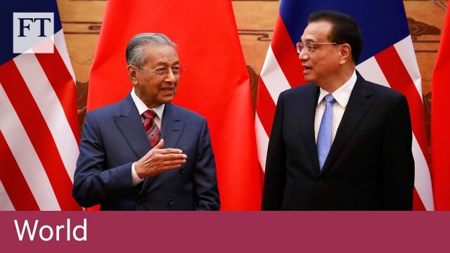 Thủ Tướng Malaysia Mahathir (trái) và Thủ Tướng Trung Quốc Lý Quốc Cường trong cuộc họp báo tại đại sảnh đường Nhân Dân. Ảnh: FT