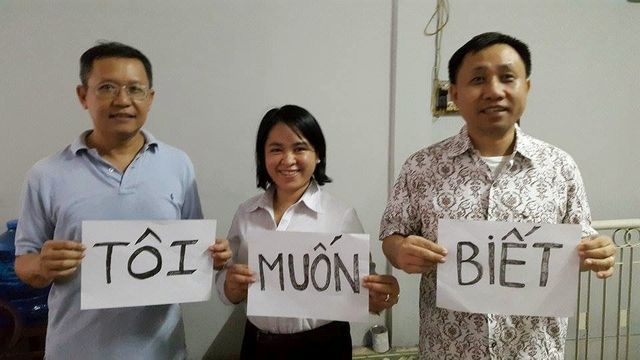 Từ trái sang: Gs. Phạm Minh Hoàng, Đỗ Thị Minh Hạnh và TNLT Nguyễn Bắc Truyển, người đang bị giam cầm với bản án 11 năm tù bởi cáo buộc "âm mưu lật đổ chính quyền", điều 79 BLHS.