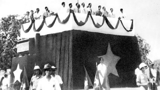 Quang cảnh công bố Tuyên ngôn độc lập tại quảng trường Ba Đình, Hà Nội ngày 2/9/1945. Ảnh: Báo Mới.