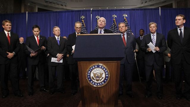 "Bát nhân đảng" gồm tám thượng nghị sĩ đầy quyền lực của hai đảng Dân chủ và Cộng hoà năm 2013. Ảnh: Jason Reed/Reuters
