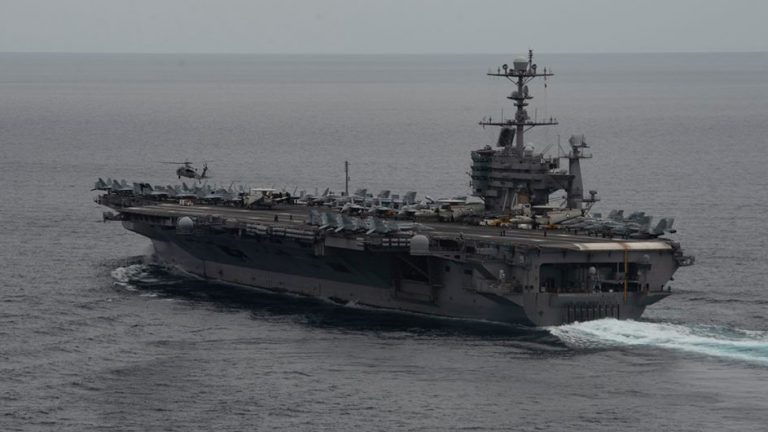 Hàng không mẫu hạm USS John C. Stennis đang tiến hành "các hoạt động thường xuyên" trong khu vực hoạt động của Hạm đội Thái Bình Dương của Hoa Kỳ hôm 19/11/2018. Ảnh: FB US USS John C. Stennis / Connor D. Loessin
