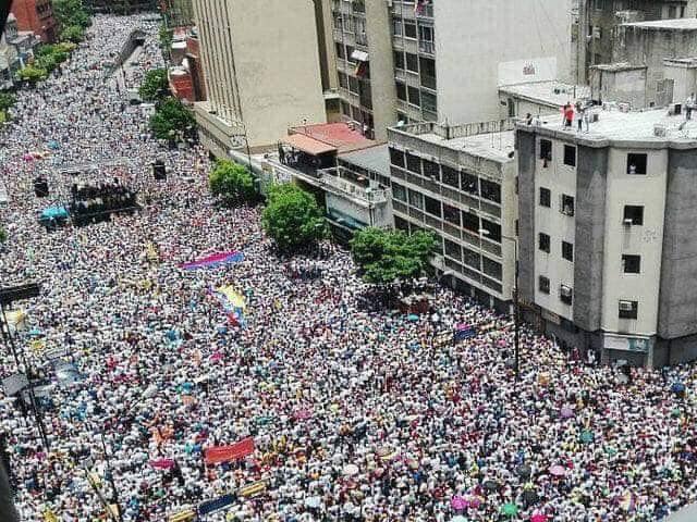 Dân chúng Venezuela tbiểu tình chống lại nhà độc tài Maduro của xứ nầy. Ảnh: Internet