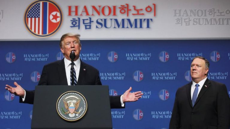 Tổng thống Mỹ họp báo tại Hà Nội sau thượng đỉnh với Bắc Triều Tiên, ngày 28/02/2019. REUTERS/Leah Millis