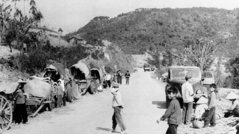 Người dân các tỉnh biên giới phía Bắc Việt Nam rời bỏ nhà cửa trước cuộc xâm lược của Trung Quốc vào ngày 23/2/1979. Ảnh: AFP