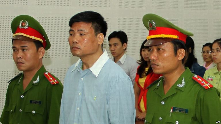 Blogger Trương Duy Nhất thời điểm ra tòa tại Đà Nẵng, 4 tháng Ba, 2014. Ảnh: AFP
