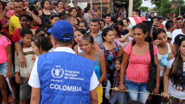 Dòng người tị nạn từ Venezuela lũ lượt đổ vào các quốc gia láng giềng, trong đó có Colombia. Ảnh: zerohedge.com