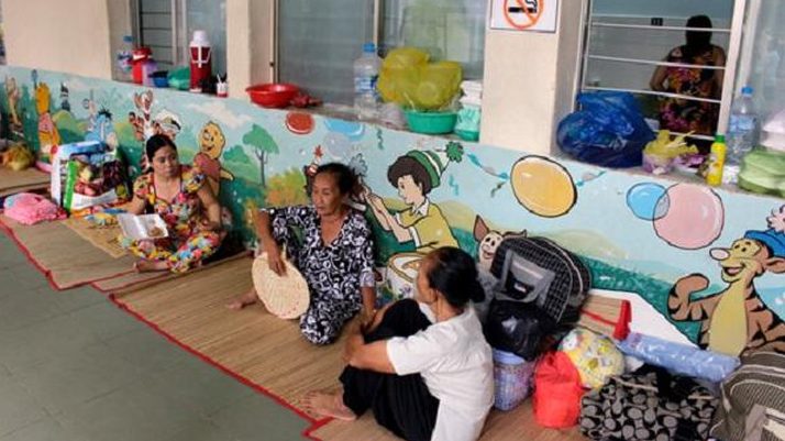 Người nhà nuôi bệnh tại Bệnh viện Nhi Đồng 1, Sài Gòn. Ảnh: Một Thế Giới