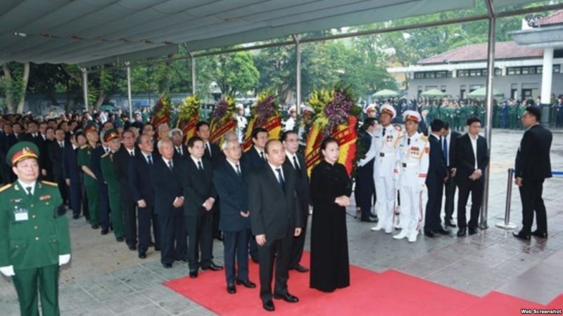Các lãnh đạo và cựu lãnh đạo CSVN đến viếng tang lễ ông Lê Đức Anh tại Hà Nội, ngày 3/5/2019. Ảnh: Đảng bộ Tp.HCM (screenshot)