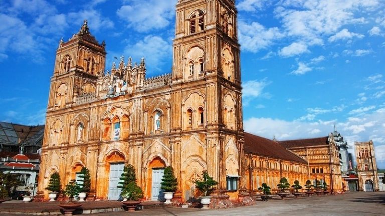 Nhà thờ Bùi Chu, Nam Định. Ảnh: Blog Tuấn Khanh