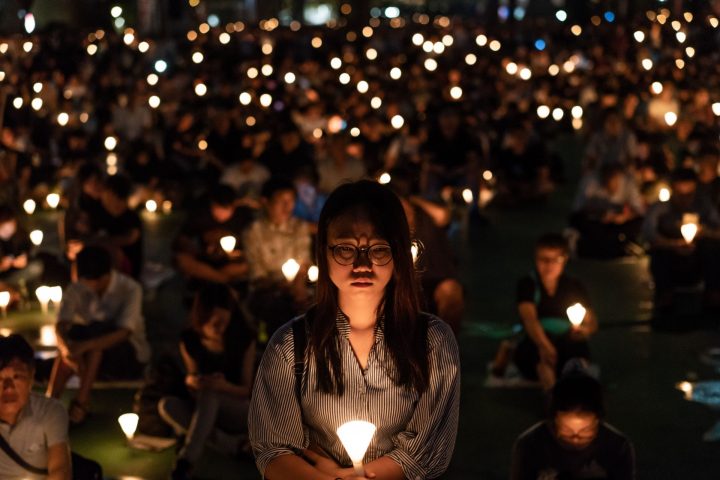Hàng ngàn người Hong Kong thắp nến tưởng niệm biến cố Thiên An Môn. Ảnh: Getty Images