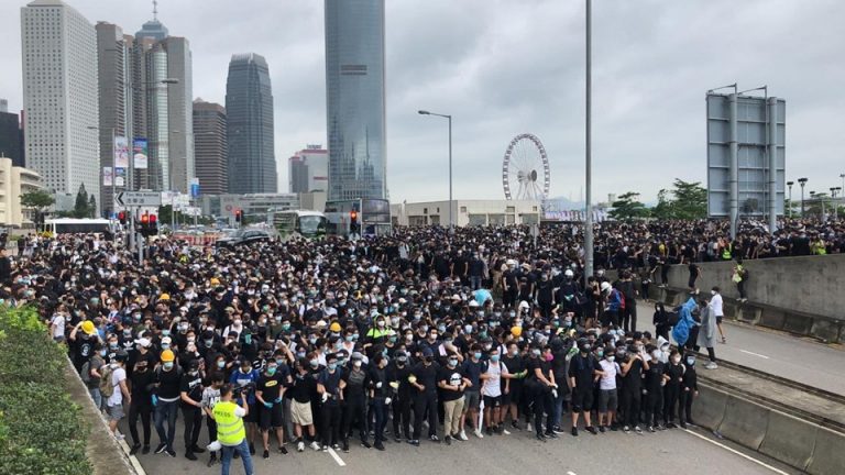 Dân Hong Kong tiếp tục cuộc đấu tranh chống Dự Luật Dẫn Độ. Ảnh: FB Việt Tân
