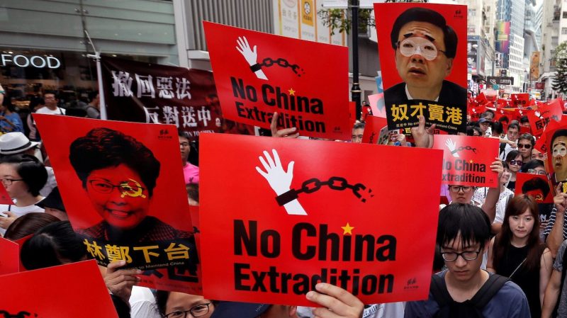 Người dân Hong Kong biểu tình chống dự luật dẫn độ, ngày 9 tháng Sáu, 2019. Ảnh: Reuters/Thomas Peter.