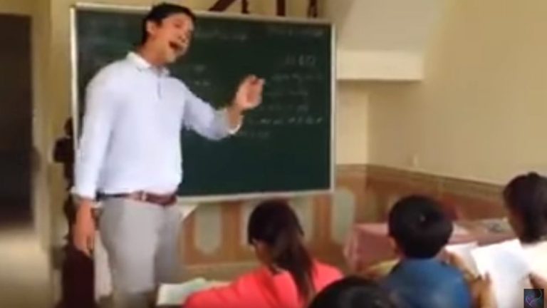 Thầy giáo Nguyễn Năng Tĩnh dạy học sinh bài hát "Trả lại cho dân" bị truy tố tội danh "Tuyên truyền chống nhà nước". Ảnh: Internet