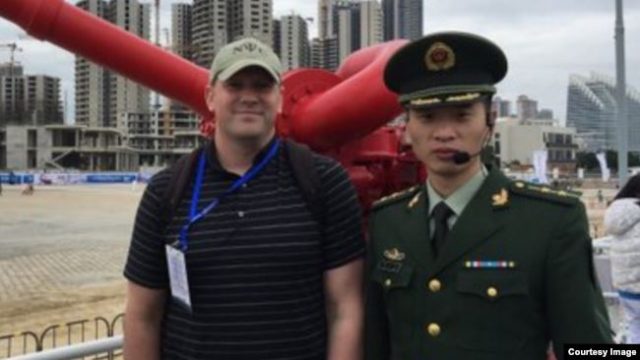 Ông Ryan Martinson trên một tàu hải cảnh trong một chuyến thăm Trung Quốc.