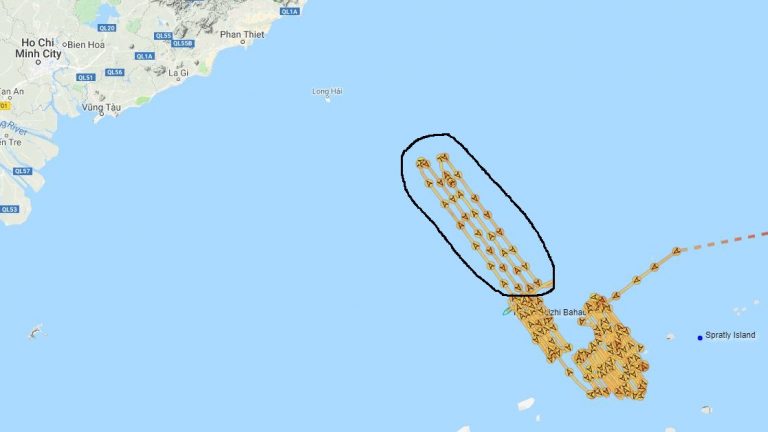 Vòng tròn trong hình ghi nhận hoạt động của tàu Hải Dương 8 của Trung Cộng trong 3 ngày 24, 25 và 26/8/2019 cho thấy nó ngày càng chuyển dịch về hướng Tây-Bắc, tức là hướng tiến dần vào phía bờ biển Việt Nam. Ảnh: Twitter Ryan Martinson (@rdmartinson88)