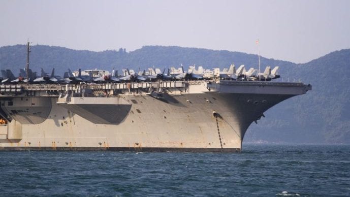 Hàng không mẫu hạm Hoa Kỳ USS Carl Vinson cập cảng Đà Nẵng vào tháng Ba, 2018. Ảnh: Getty Images