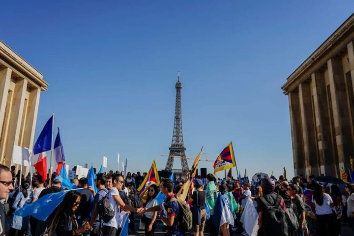 Cuộc biểu tình nhân ngày Quốc Tế Dân Chủ 2019 tại Paris do nhóm Tinh Thần Diên Hồng và Hiệp Hội các Cộng Đồng Á Châu Tranh Đấu cho Nhân Quyền tổ chức. Ảnh: FB Thân Hữu Việt Tân tại Pháp.