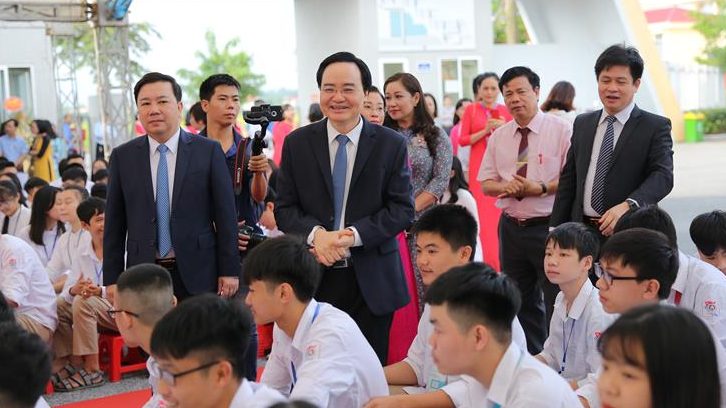 Bộ Trưởng Giáo Dục Phùng Xuân Nhạ tới tham dự Lễ khai giảng năm học 2019 - 2020 tại Trường THPT Sơn Tây, Hà Nội. Ảnh: Bộ Giáo Dục - Đào Tạo