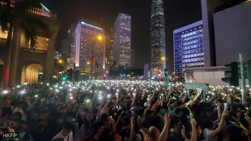 Ảnh: 130.000 người Hong Kong xuống đường kêu gọi Hạ Viện Mỹ thông qua dự luật Dân Chủ và Nhân Quyền Hong Kong tại quận trung tâm hôm 14/10/2019. Nguồn: HKFP