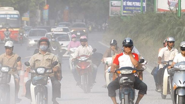 Một nút giao thông thường xuyên ô nhiễm tại Hà Nội. Ảnh: Tiền Phong