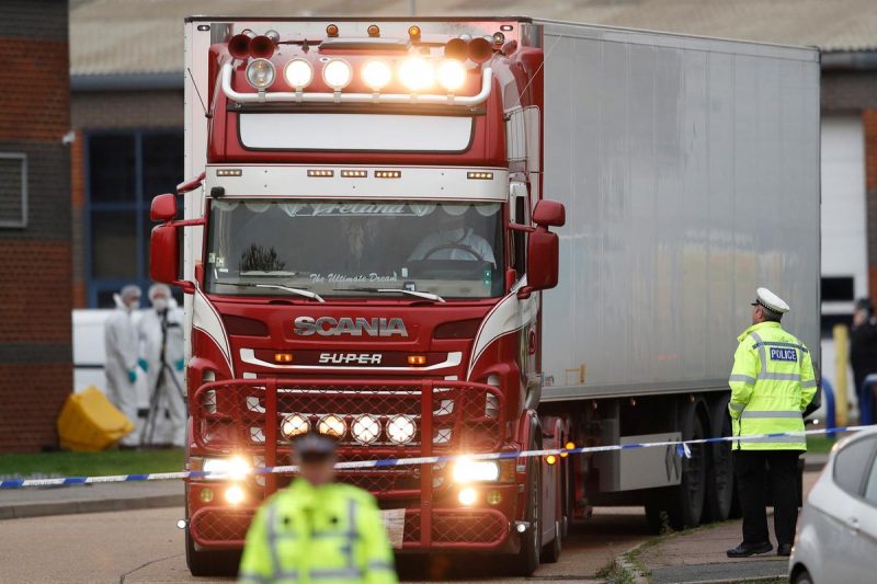 Chiếc xe container chở 39 nạn nhân tử vong trên đường đưa lậu vào Anh. Ảnh: Reuters