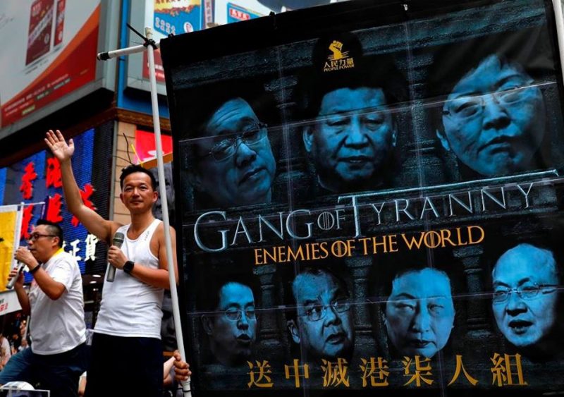 Một trong những băng rôn người biểu tình trương lên trong cuộc biểu tình hôm 9/6/2019 ở Hong Kong. Ảnh: APẢnh: AP