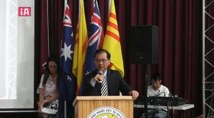 Ông Paul Huy Nguyễn, Chủ Tịch CĐNVTD Tiểu Bang NSW phát biểu mở đầu cuộc họp báo. Ảnh: Như Trúc.