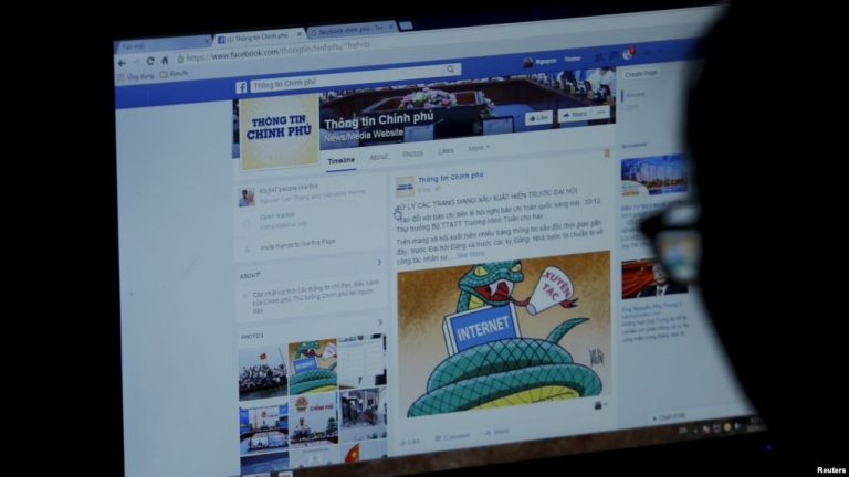 Việt Nam trong những năm gần đây đã tăng cường bắt bớ và bỏ tù những người bày tỏ quan điểm bất đồng chính kiến trên Facebook, mạng xã hội phổ biến nhất tại Việt Nam. Ảnh: Reuters