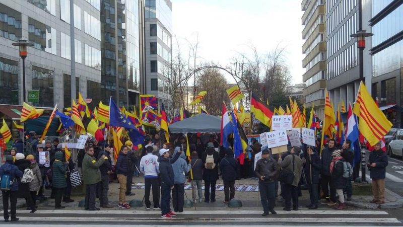 Quang cảnh cuộc biểu tình do Cộng Ðồng Việt Nam Tự Do Vương Quốc Bỉ tổ chức, đúng vào ngày kỷ niệm 71 năm Quốc Tế Nhân Quyền, 10/12/2019 nhằm lên tiếng và đấu tranh cho nhân quyền, tự do và dân chủ tại Việt Nam.