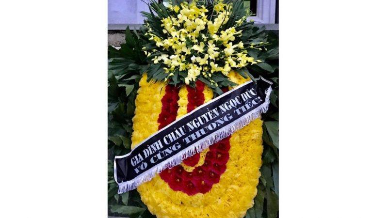 Ông Nguyễn Ngọc Đức, một lãnh đạo Đảng Việt Tân, đã gửi vòng hoa viếng Lão Tướng Nguyễn Trọng Vĩnh hôm 2/1/2020, bày tỏ sự thương tiếc và kính trọng. Ảnh: FB Ngoc Duc Nguyen