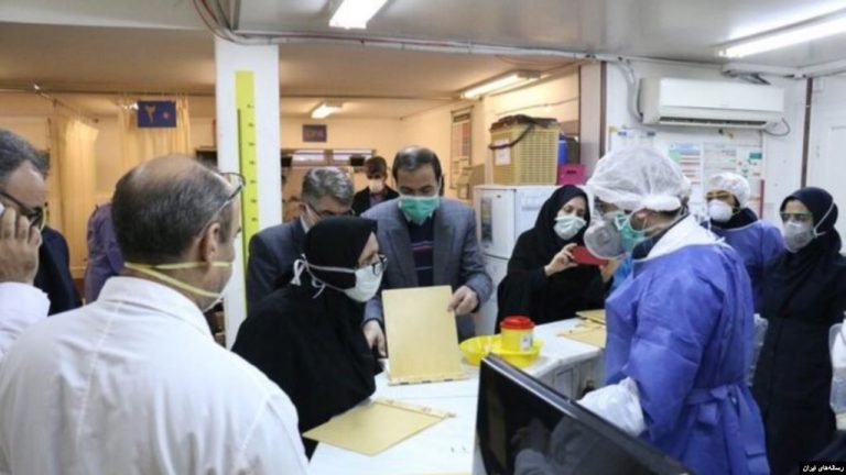 Xét nghiệm corona virus trong một bệnh viện ở Iran.