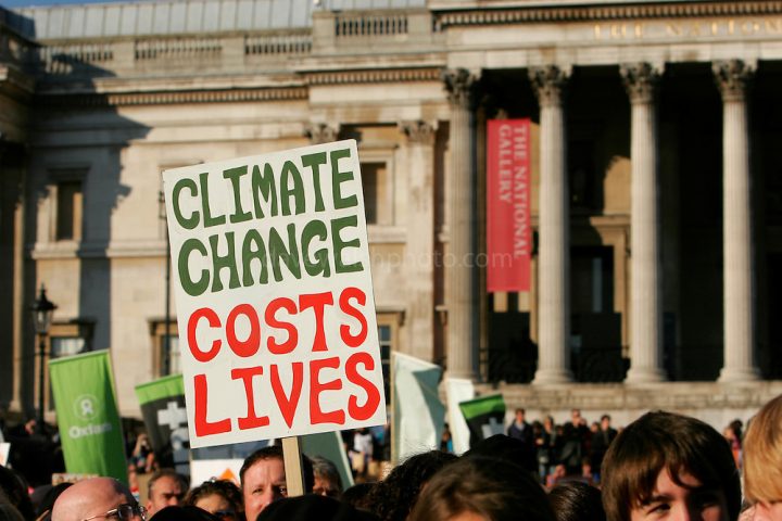 Cuộc biểu tình chống biến đổi khí hậu tại Trafalgar Square, London hôm 4/11/2006. Ảnh: Getty Images