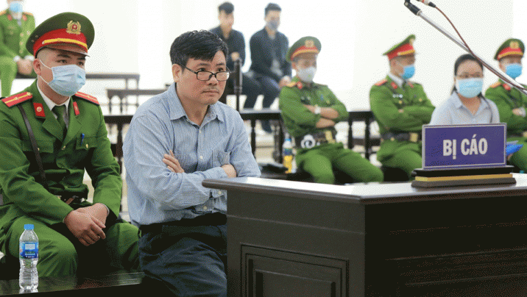Blogger Trương Duy Nhất tại phiên tòa ở Hà Nội hôm 9/3/2020. Ảnh: AFP