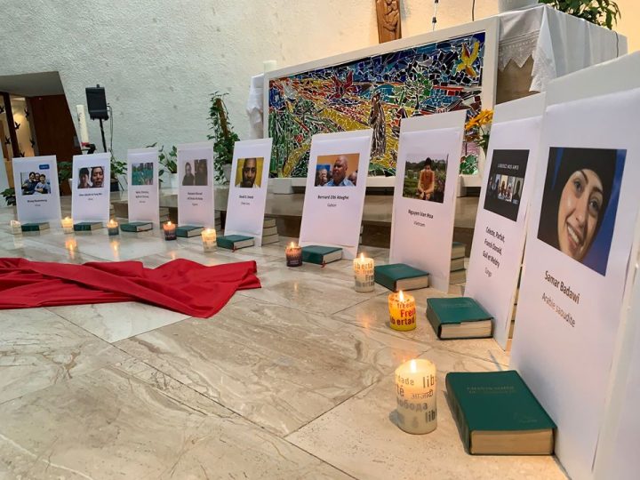 ACAT Lausanne, Thụy Sĩ phối hợp với nhà thờ Saint-François d’Assise tại Renens tổ chức một đêm thắp nến tưởng nhớ đến các tù nhân lương tâm đang bị giam cầm tại các quốc gia của họ, 26/6/2020. Ảnh: FB Việt Tân