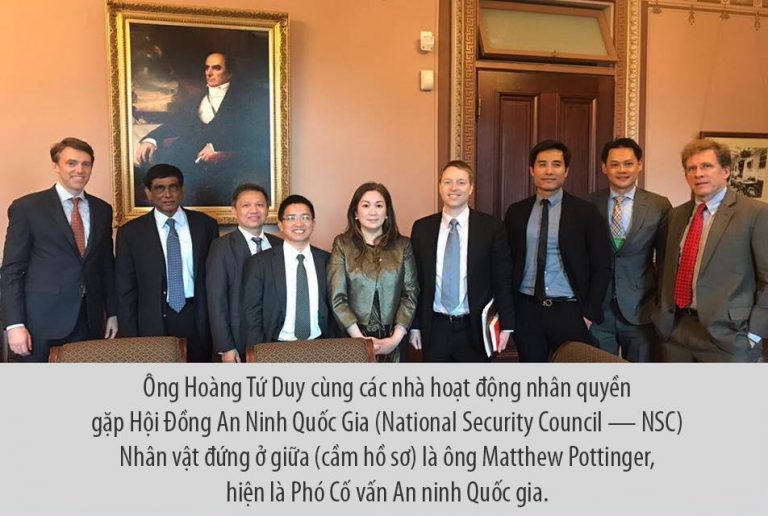 Ông Hoàng Tứ Duy (thứ nhì từ phải) cùng các nhà hoạt động nhân quyền gặp Hội Đồng An Ninh Quốc Gia Hoa Kỳ (National Security Council — NSC). Nhân vật đứng ở giữa (cầm hồ sơ) là Matthew Pottinger, hiện là Phó Cố vấn An ninh Quốc gia.