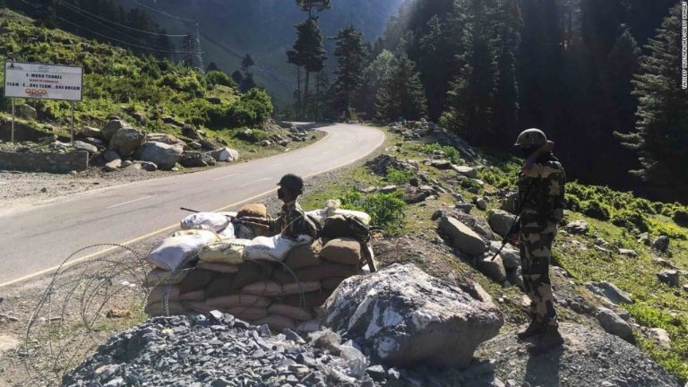 Quan hệ Ấn-Trung căng thẳng trở lại sau khi xảy ra đụng độ đổ máu giữa binh sĩ hai bên tại vùng biên giới Kashmir hôm 15/6/2020. Ảnh: Getty Images