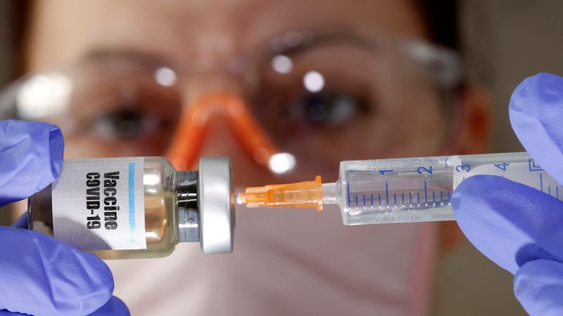 Pháp, Ý, Đức và Hòa Lan ký hợp đồng mua 400 triệu liền vắc-xin ngừa coronavirus với công ty bào chế dược phẩm AstraZeneca. Ảnh: France24.com