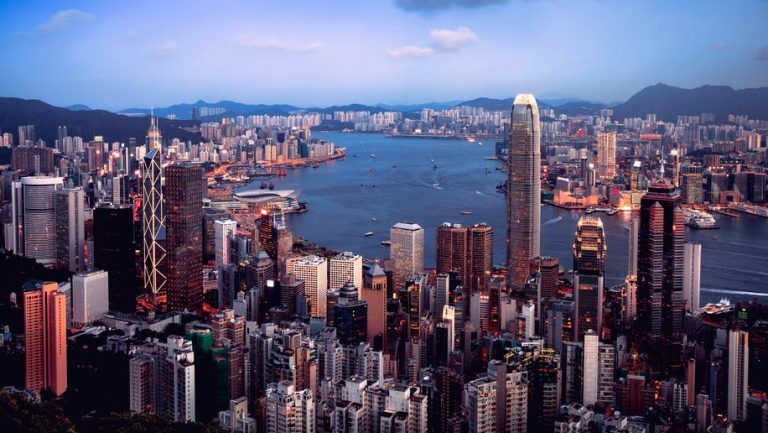 Ngay từ năm 2020 nầy, Hong Kong đang lụi tàn theo tham vọng của Trung Quốc khi sử dụng con bài “Luật Bảo Vệ An Ninh Quốc Gia” quá sớm! Ảnh: The Conversation