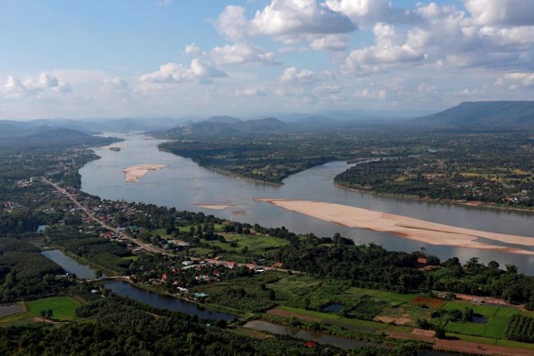Cảnh sông Mekong, biên giới giữa Thái Lan và Lào, được nhìn từ phía Thái Lan ở Nong Khai, chụp ngày 29/10/2019. Ảnh: Reuters