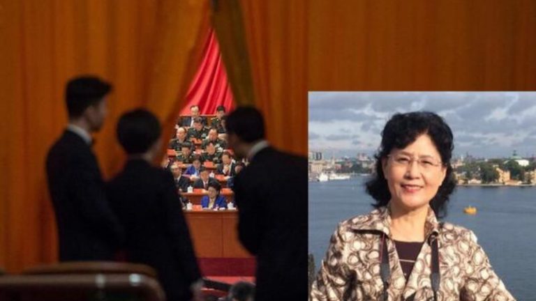 Đại hội đảng Cộng Sản Trung Quốc lần thứ 19 tại Bắc Kinh, tháng 10/2017 (Fred Dufour/ AFP) với ảnh tác giả Cai Xia (Thái Hà) ở góc phải.